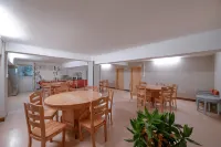 Luchuan Qianyou Riverview Hotel (Luchuan Middle School)