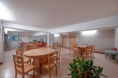 Luchuan Qianyou Riverview Hotel (Luchuan Middle School)