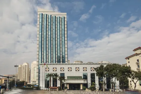 Xindu International Hotel Отели рядом с достопримечательностью «Baiyun Pavilion»