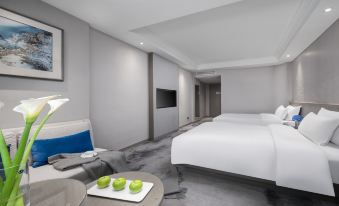 a spacious desk and chair for work or study purposes at Byland Star Hotel (Yiwu International Trade City)