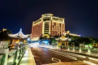 Shexiang Hongbin Hotel Отели рядом с достопримечательностью «Окно Сун Сяо»