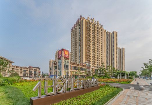 롱포 홀리데이 호텔의 넓고 밝은 객실