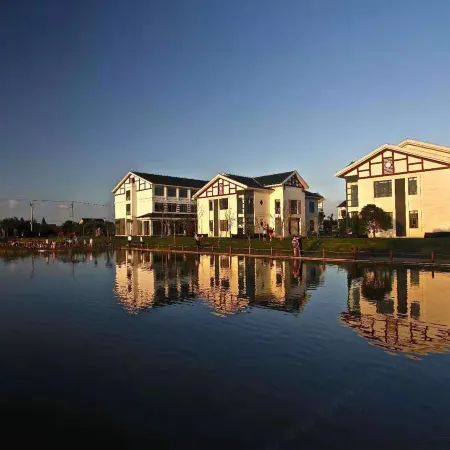 Mingzhu Lake Swan Garden Resort