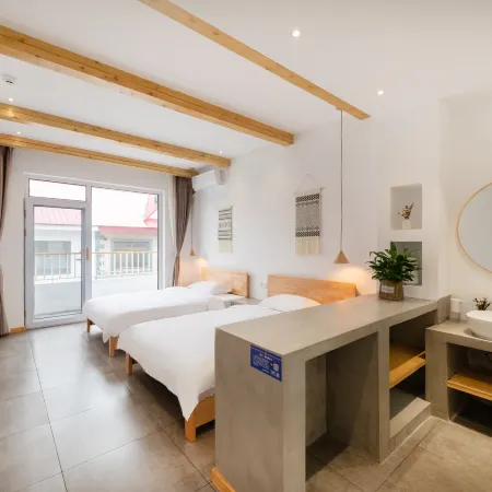 Floral Hotel·Chenwai Hotel(Qinhuangdao Beidaihe Railway Station)