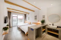 花築·塵外民宿（秦皇島北戴河火車站店）