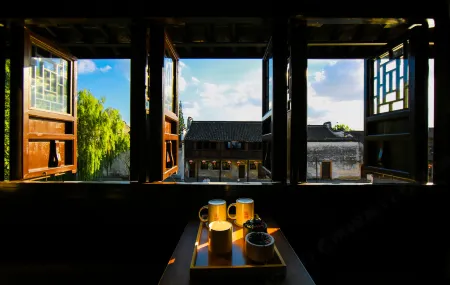 Tingjian Guli Private Tang Design Homestay (Nanxun Ancient Town Baijianlou Scenic Area Branch)