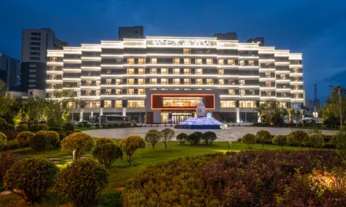 丹東中朝鴨綠江大橋桔子水晶飯店
