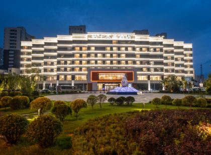 Crystal Orange Hotel (Dandong Zhongchao Yalu River Bridge Jiangjing Shop)