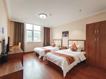 Mangkang Geladandong Hotel Отели рядом с достопримечательностью «Xizang Yanjing Millennium Ancient Salt Field»