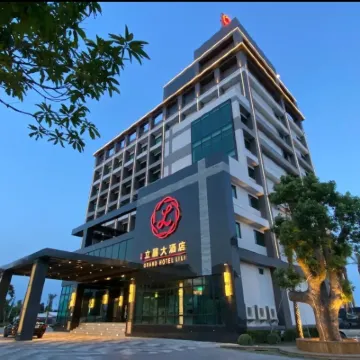 Grand Hotel Lili Hotels near Zhiben Train Station