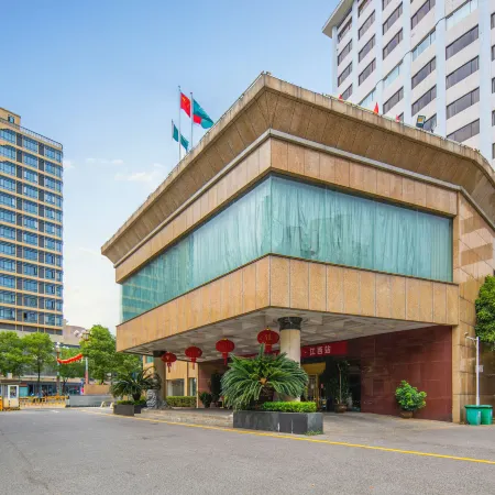 Huaqiao Hotel