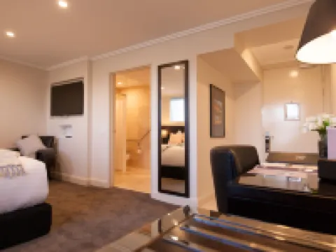 แคนเบอร่า เร็กซ์ โฮเต็ล แอนด์ เซอร์วิซ อพาร์ตเมนต์ โรงแรมในBraddon