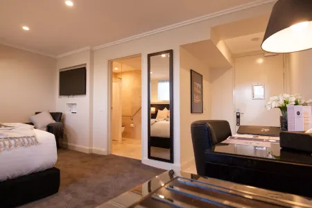 Canberra Rex Hotel Отели рядом с достопримечательностью «Australian Academy of Science»