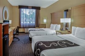 La Quinta Inn & Suites by Wyndham Naples Downtown