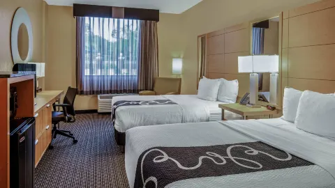 La Quinta Inn & Suites by Wyndham Naples Downtown in Naples