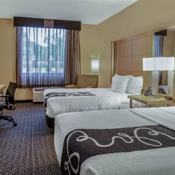 La Quinta Inn & Suites by Wyndham Naples Downtown