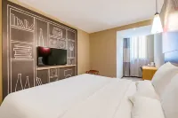 Ibis Hotel (Luoyang Baolong Square)
