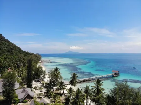 Bayu Lestari Island Resort Отели в г. Pulau Babi