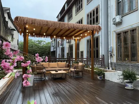 Taoyuan Xishe Homestay (Taohuayuan Scenic Area) Отели в г. Таоюань