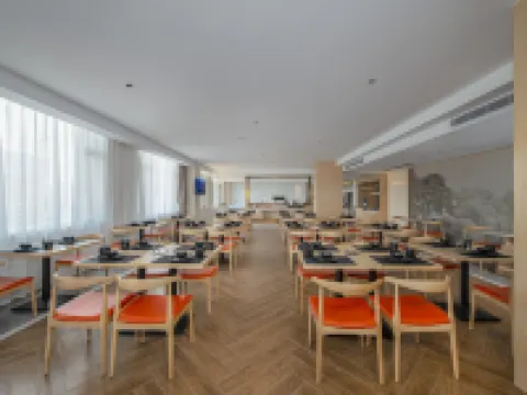Vienna International Hotel (Tangyin Shangyi Square) Hotels in Tangyin