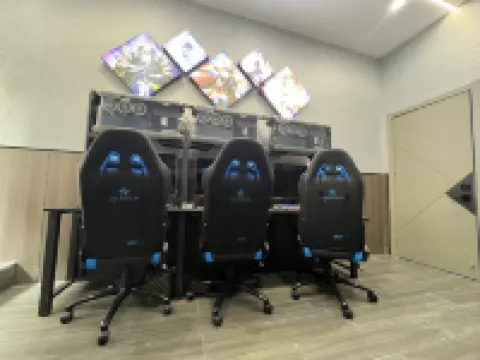 Xiangyang Cool E-sports Homestay (Xiangyang North Street Gulou Alley)