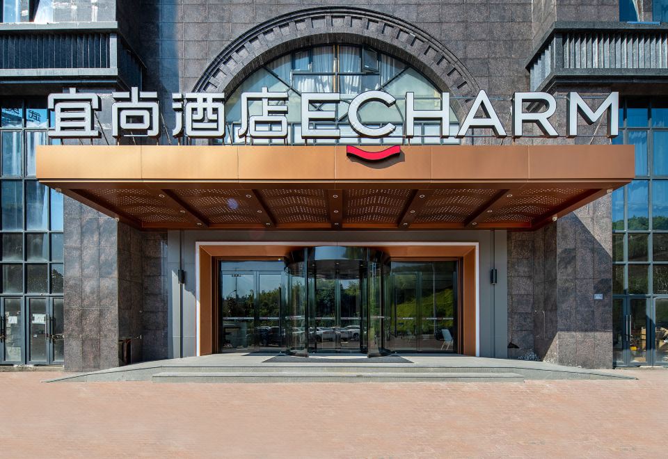 [이참 호텔의 깔끔하고 현대적인 객실 이미지]