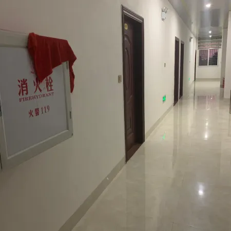 Yunqian Yunchang Inn Отели в г. Юньсяао