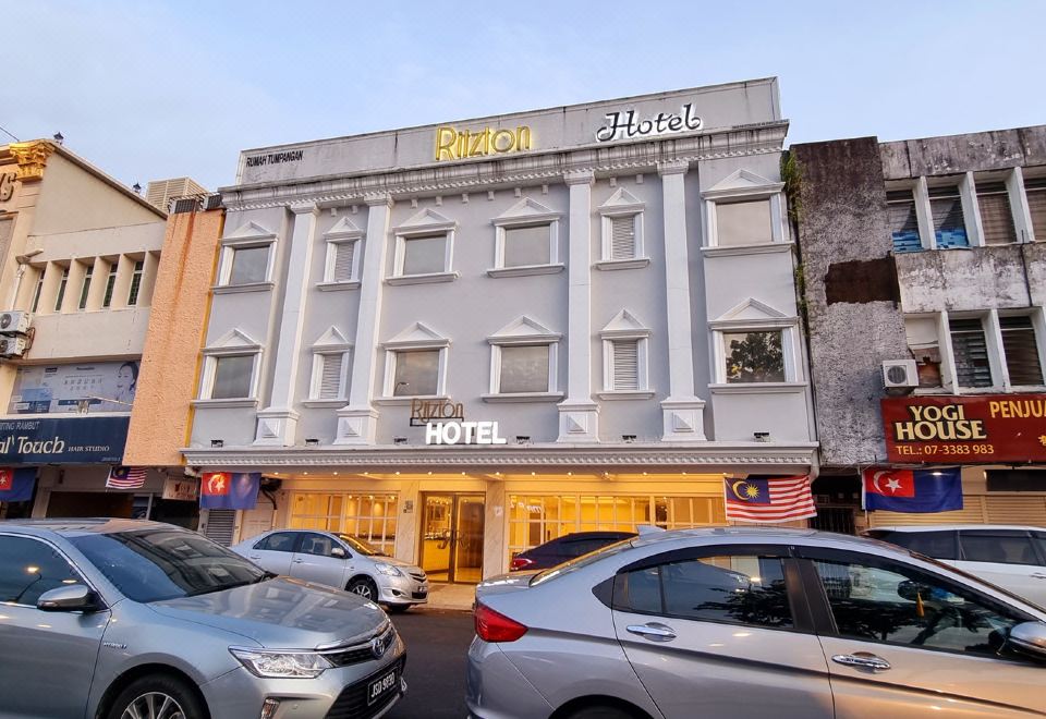 Ritzton Hotel