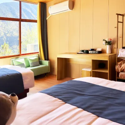 Meets Meili. No.1 Snow Mountain Villa โรงแรมใกล้ทะเลสาบน้ําแข็ง