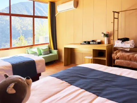 Meets Meili. No.1 Snow Mountain Villa Hotels near Ice Lake, Moirig Snow Mountain