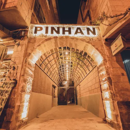 Pinhan Cave Suites