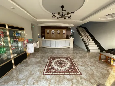 Lijin Huazhong Business Hotel