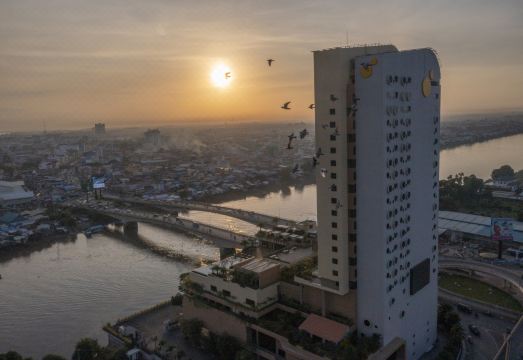 선앤문, 리버사이드 호텔