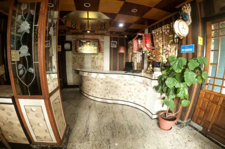 Goroomgo Broadway Annexe Darjeeling Отели рядом с достопримечательностью «Гум Монастери»