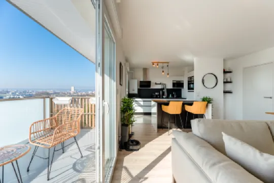 Appartement with Views over the Seine, BBQ, PS5 and Private Car Park Hotels in 