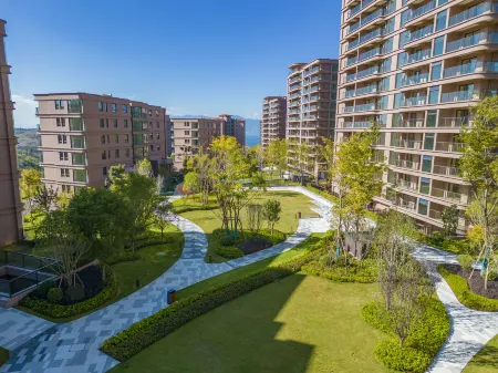 Fuxian Lake Slow Tree Resort Hotel (Happy World Cambrian Branch) Отели рядом с достопримечательностью «Xiaowan Village»