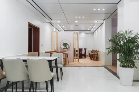 Qishe - Luxe Smart Projection Family Resort Отели рядом с достопримечательностью «Dayangba Square»