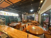 Fuxian Lake Laohuang Fish Restaurant and Accommodation - Beach