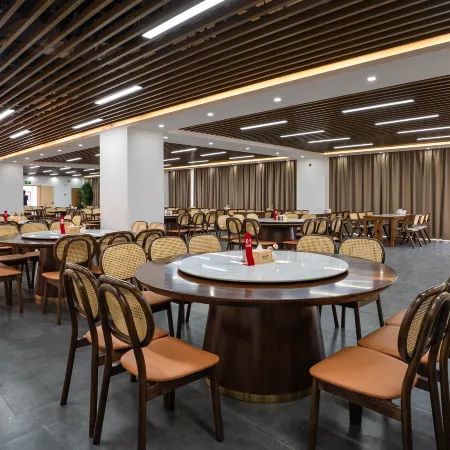 Qiyunshan Yuehua Resort Hotel (Qiyunshan Mountain Ecological And Cultural Tourism Zone)