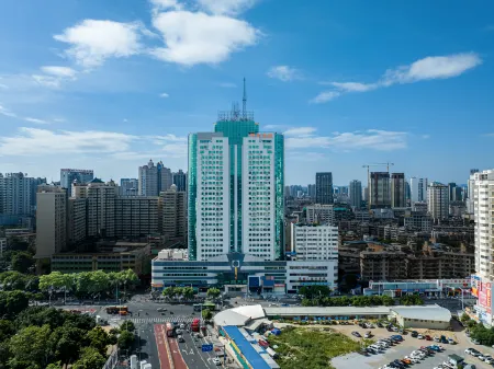 Yuesheng Hotel  (Nanning  Chaoyang Square  Railway station ) Отели рядом с достопримечательностью «Guangxi University of Finance and Economics Xiuling Campus»