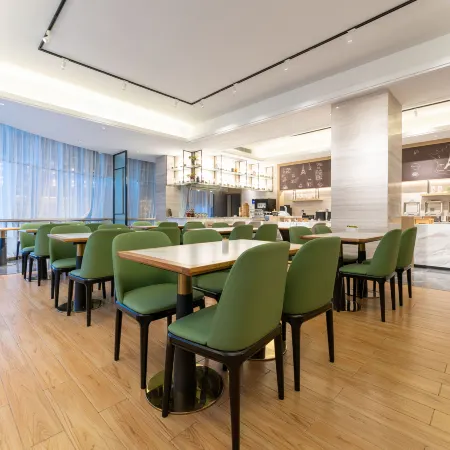 Magnolia Hotel (Jinan Quancheng Square Baotu Spring) Отели рядом с достопримечательностью «Парк источника Баоту»