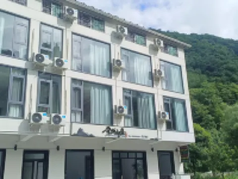 Wu and Mountain House Hotels in Nanjiang