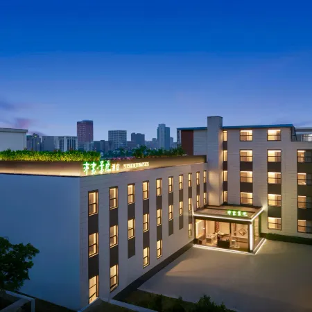 Yiyun Jingyue Hotel (Yingzhou Wanda Plaza Erli Well Night Market)
