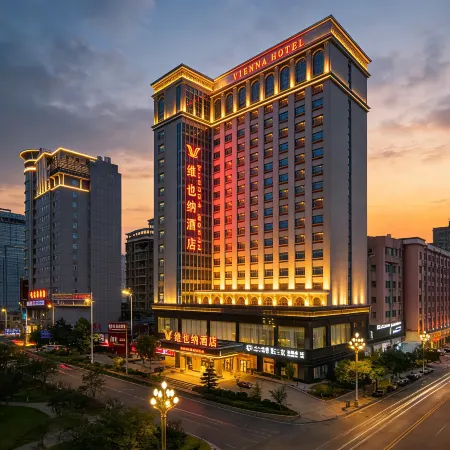 Vienna Hotel （Dongguan Changping South Station Baihua Times Square Hotel） Отели рядом с достопримечательностью «Железнодорожная станция Чанпин»