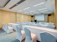 De'an VYBE HOUSE Heyun Hotel (De'an High-Speed Railway Station Chaoyang Road Pedestrian Street) Hotels in De'an