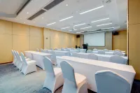 De'an VYBE HOUSE Heyun Hotel (De'an High-Speed Railway Station Chaoyang Road Pedestrian Street)