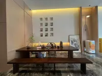Twelve Bays Hanging Pool & Art Hotel (Huangguoshu Waterfall Scenic Area Branch)
