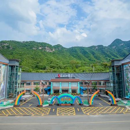 Yunshang Siji Hotel (LaiShui Yeshanpo Baihugua Scenic Spot)