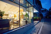 Travel of Swan Hostelling International (Wulingyuan Forest Park Logo Store)