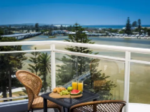 Oaks the Entrance Waterfront Suites Hotels in Wyong